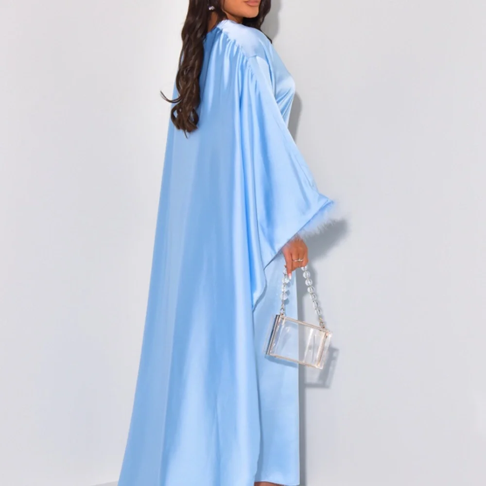NWT LOOSE ABAYA SATIN CAPE DRESS TO TIE WITH SMALL FEATHERS ON THE SLEEVES - Picture 4 of 4